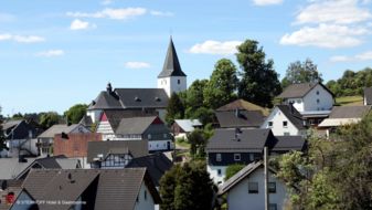 In the immediate vicinity of the church you will find Steinhoff Hotel & Gastronomy in the center of Schönholthausen